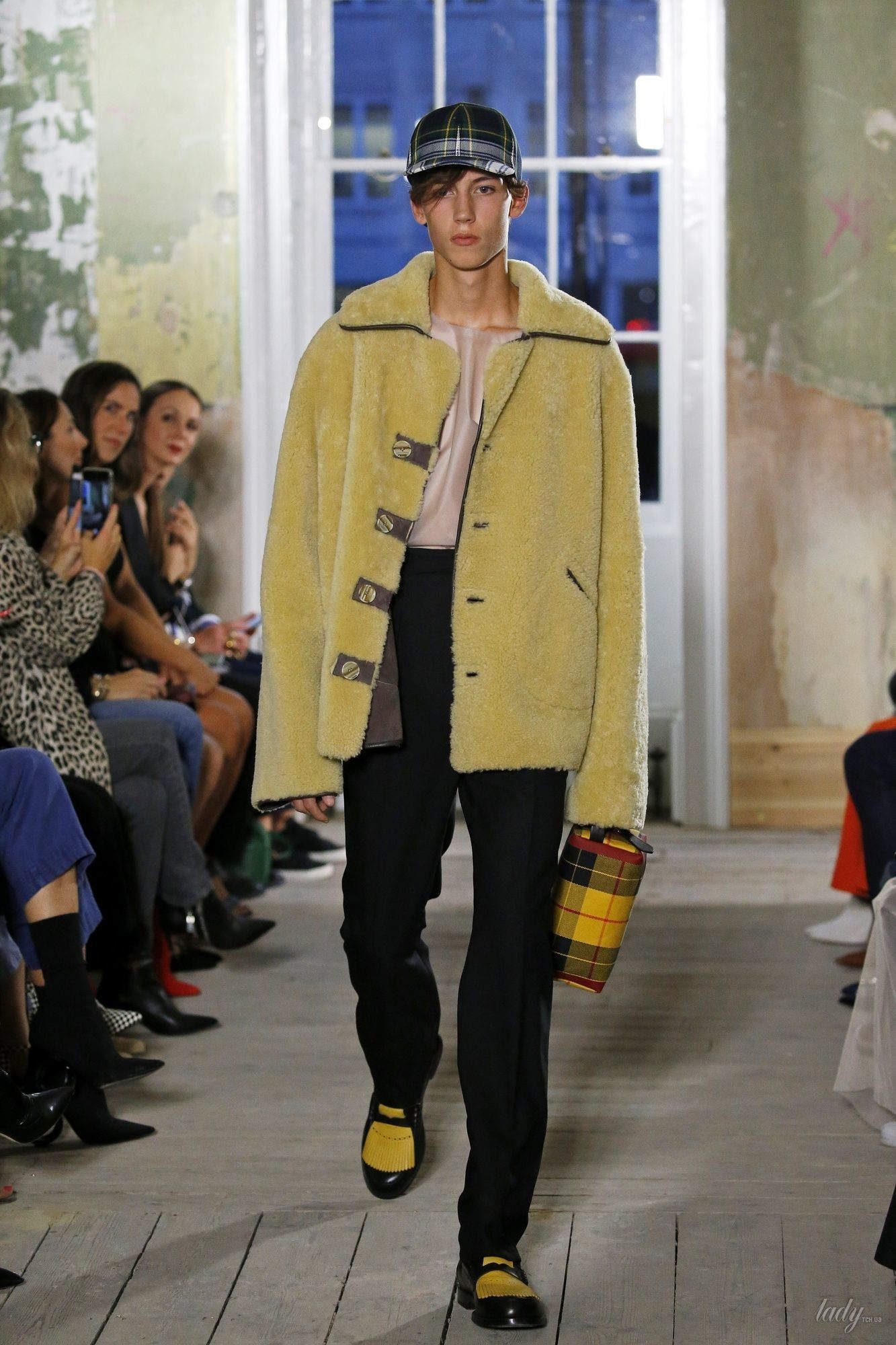 Коллекция Burberry прет-а-порте сезона весна-лето 2018_3