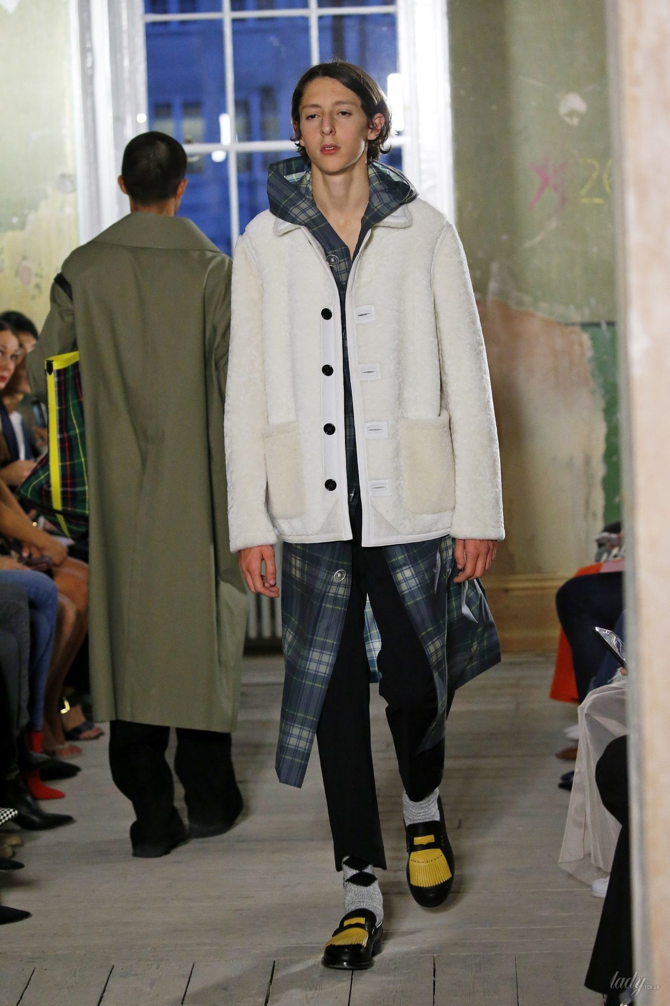 Коллекция Burberry прет-а-порте сезона весна-лето 2018_19