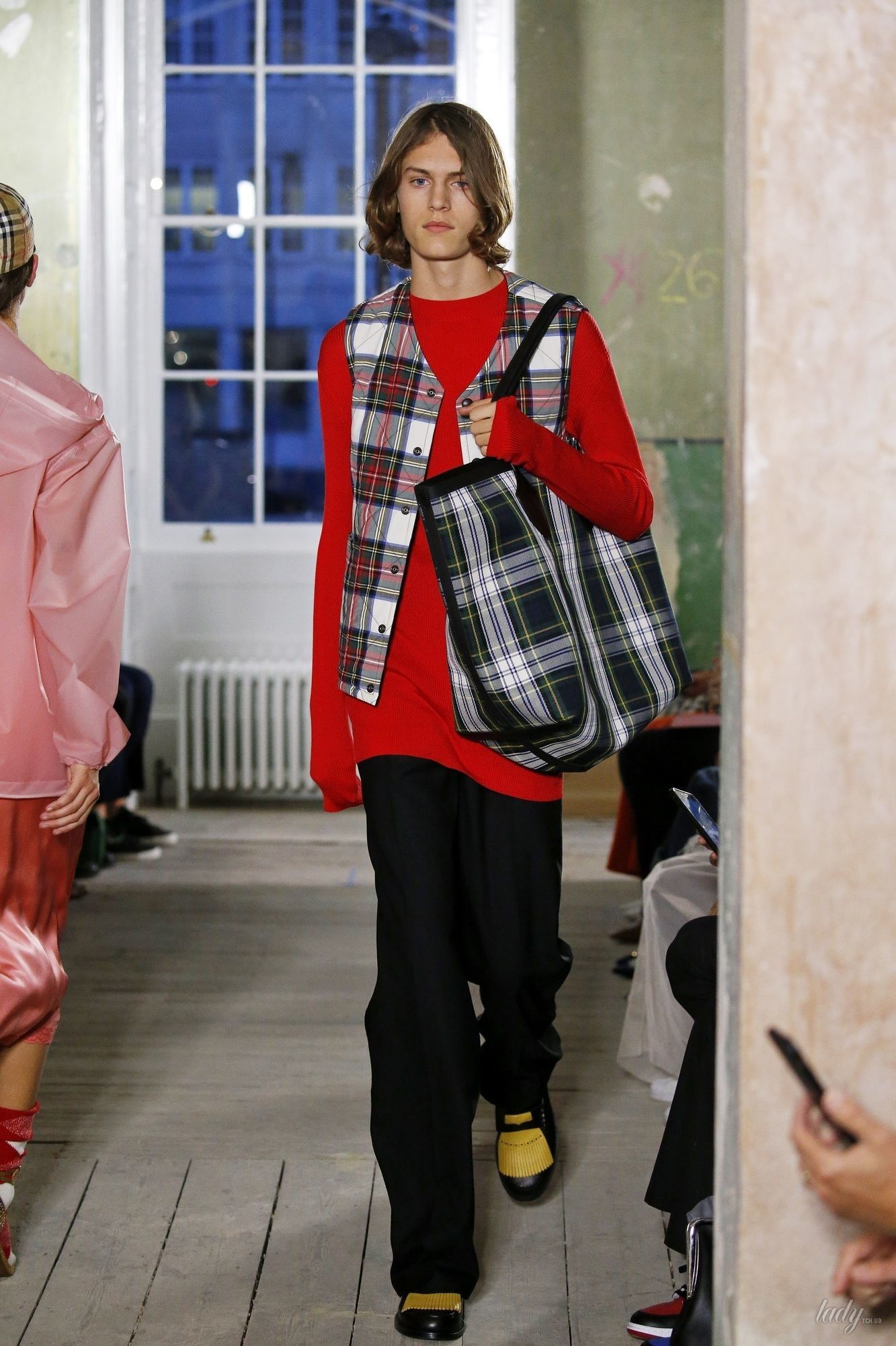 Коллекция Burberry прет-а-порте сезона весна-лето 2018_18