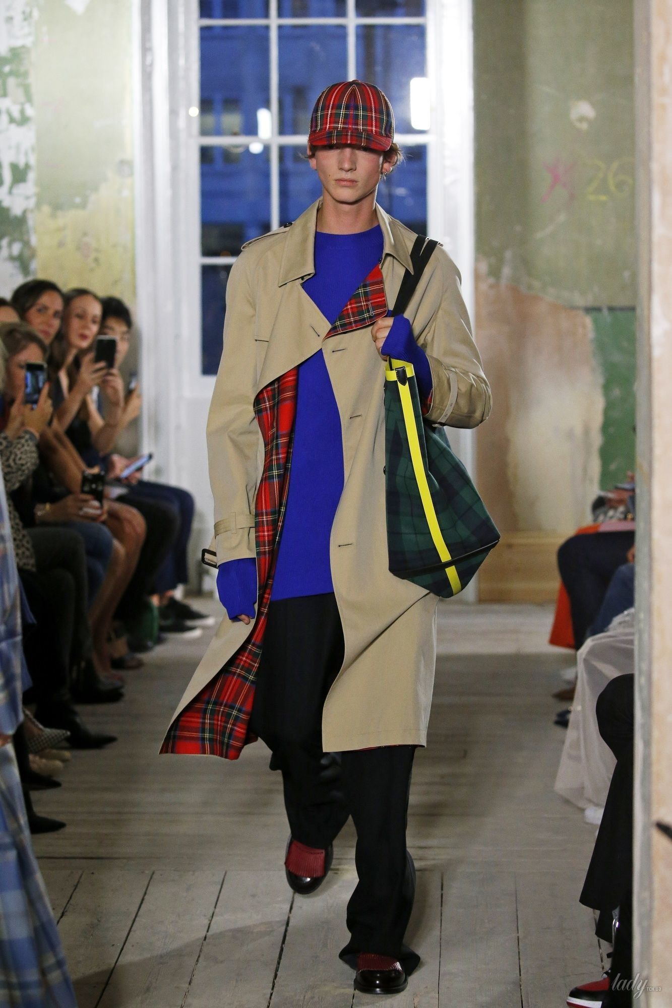 Коллекция Burberry прет-а-порте сезона весна-лето 2018_12