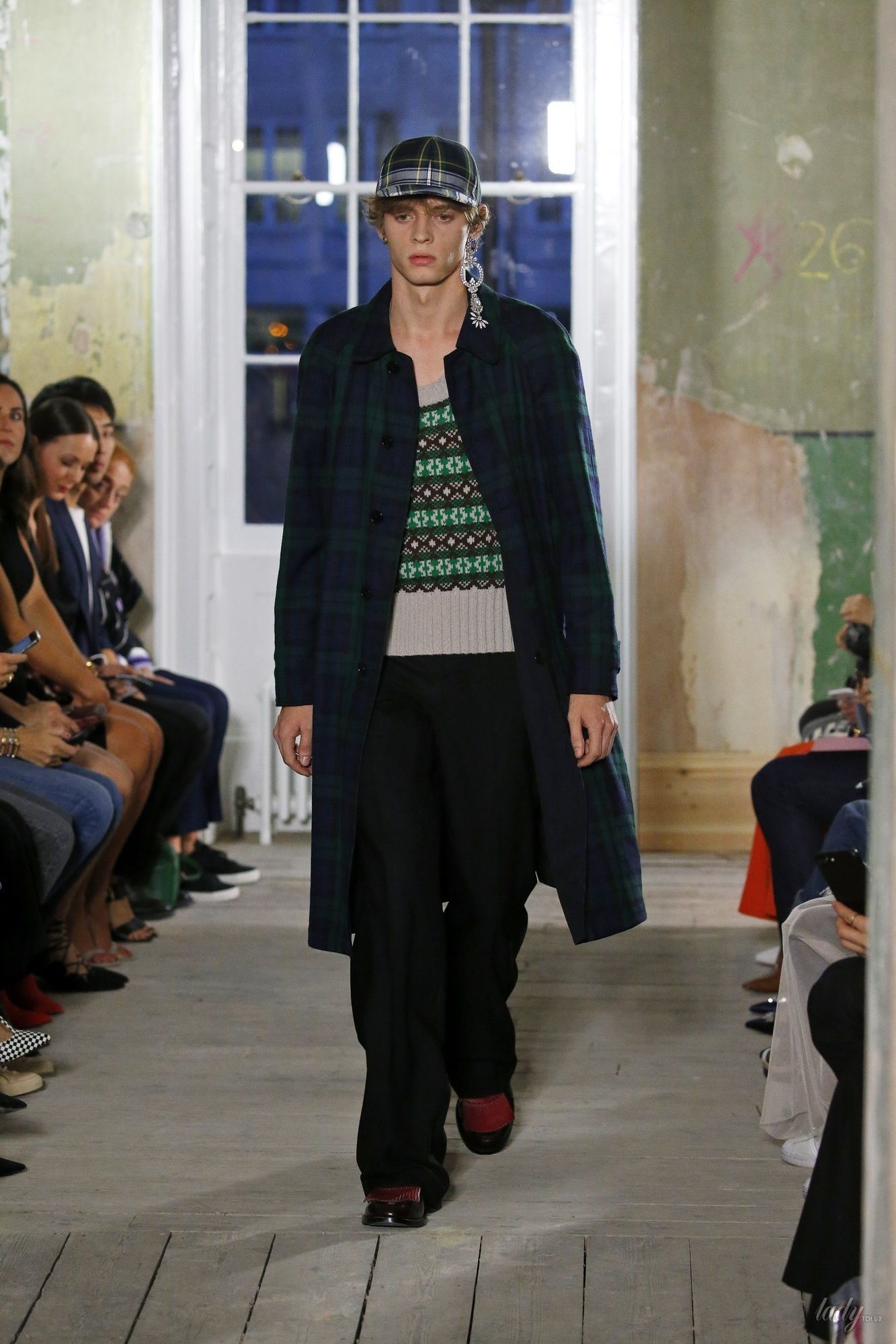 Коллекция Burberry прет-а-порте сезона весна-лето 2018_42