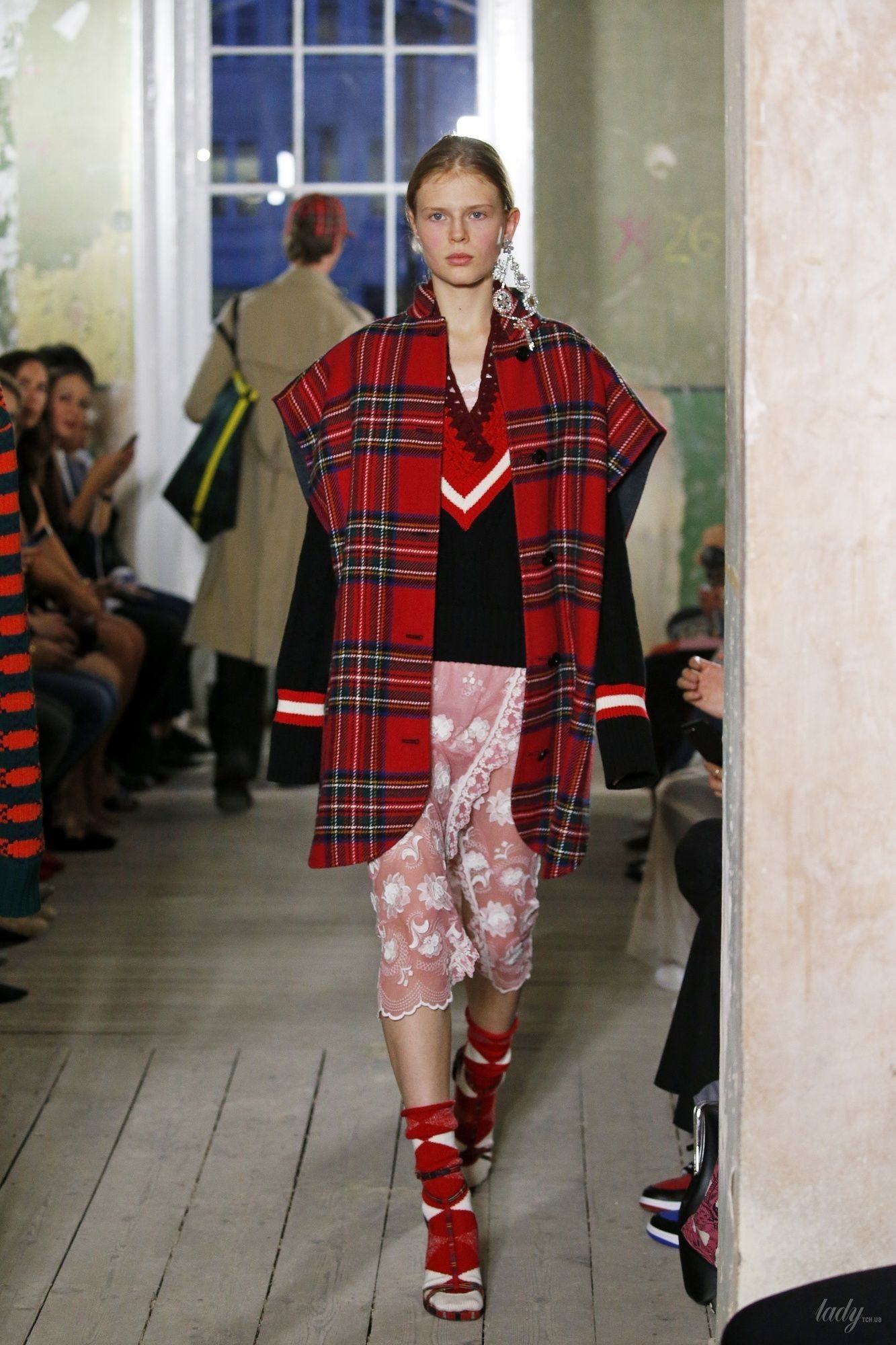 Коллекция Burberry прет-а-порте сезона весна-лето 2018_33