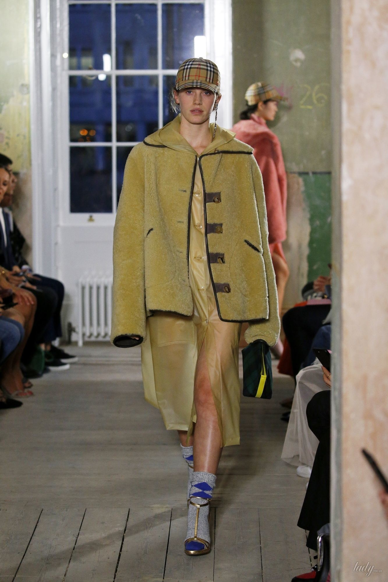 Коллекция Burberry прет-а-порте сезона весна-лето 2018_30