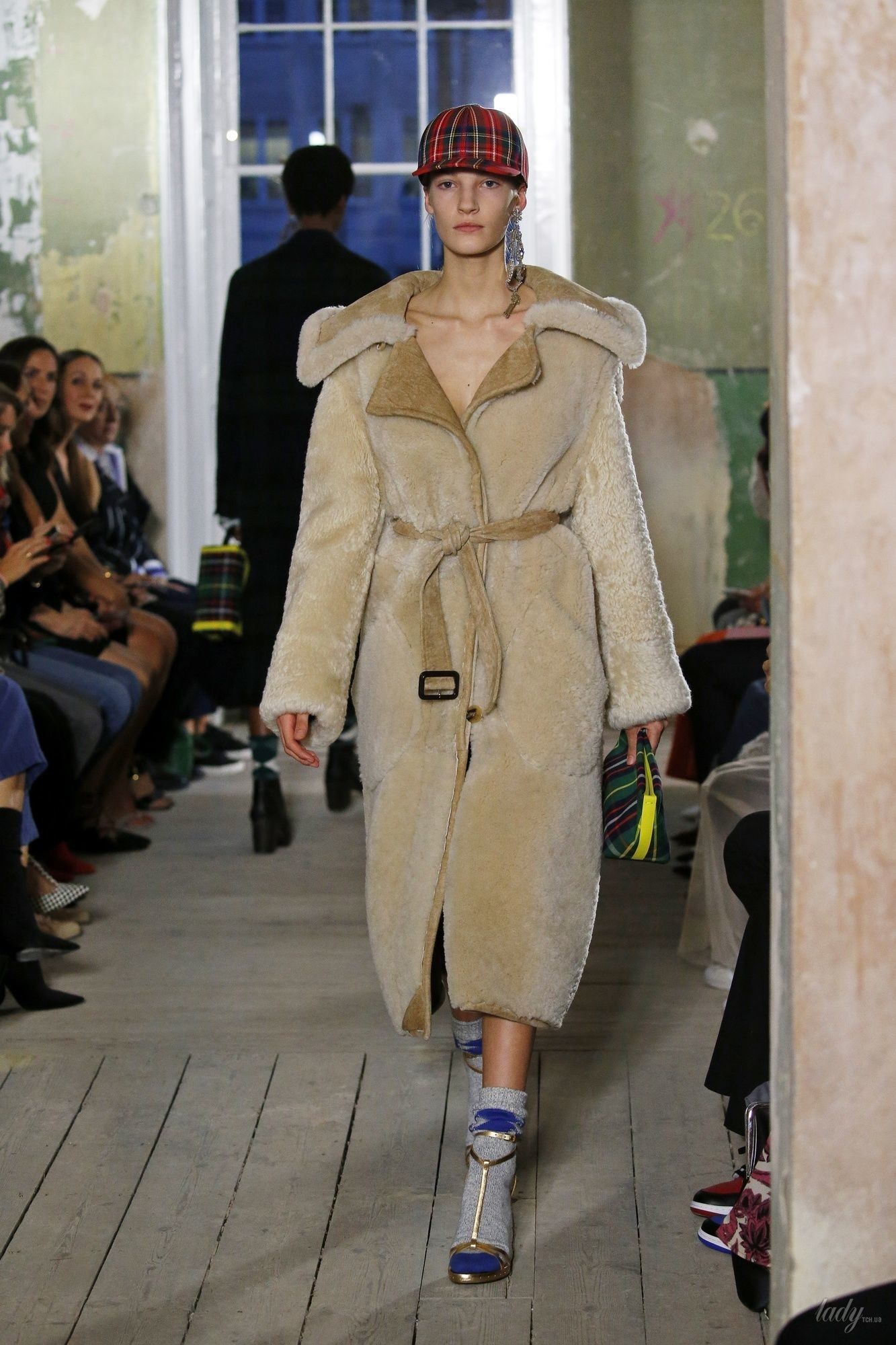 Коллекция Burberry прет-а-порте сезона весна-лето 2018_31