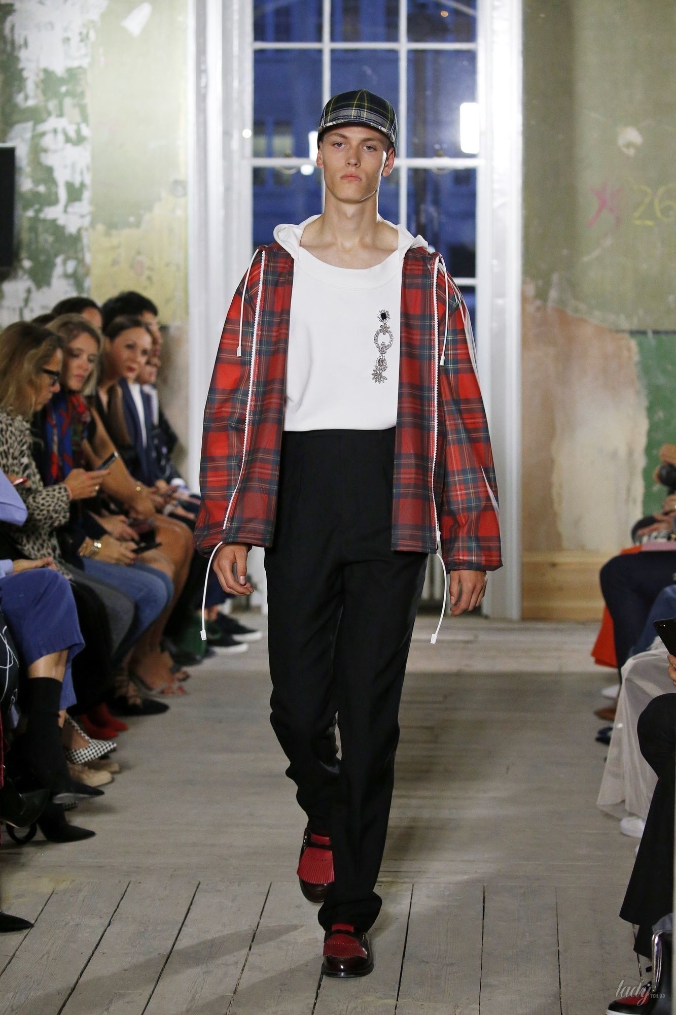 Коллекция Burberry прет-а-порте сезона весна-лето 2018_22