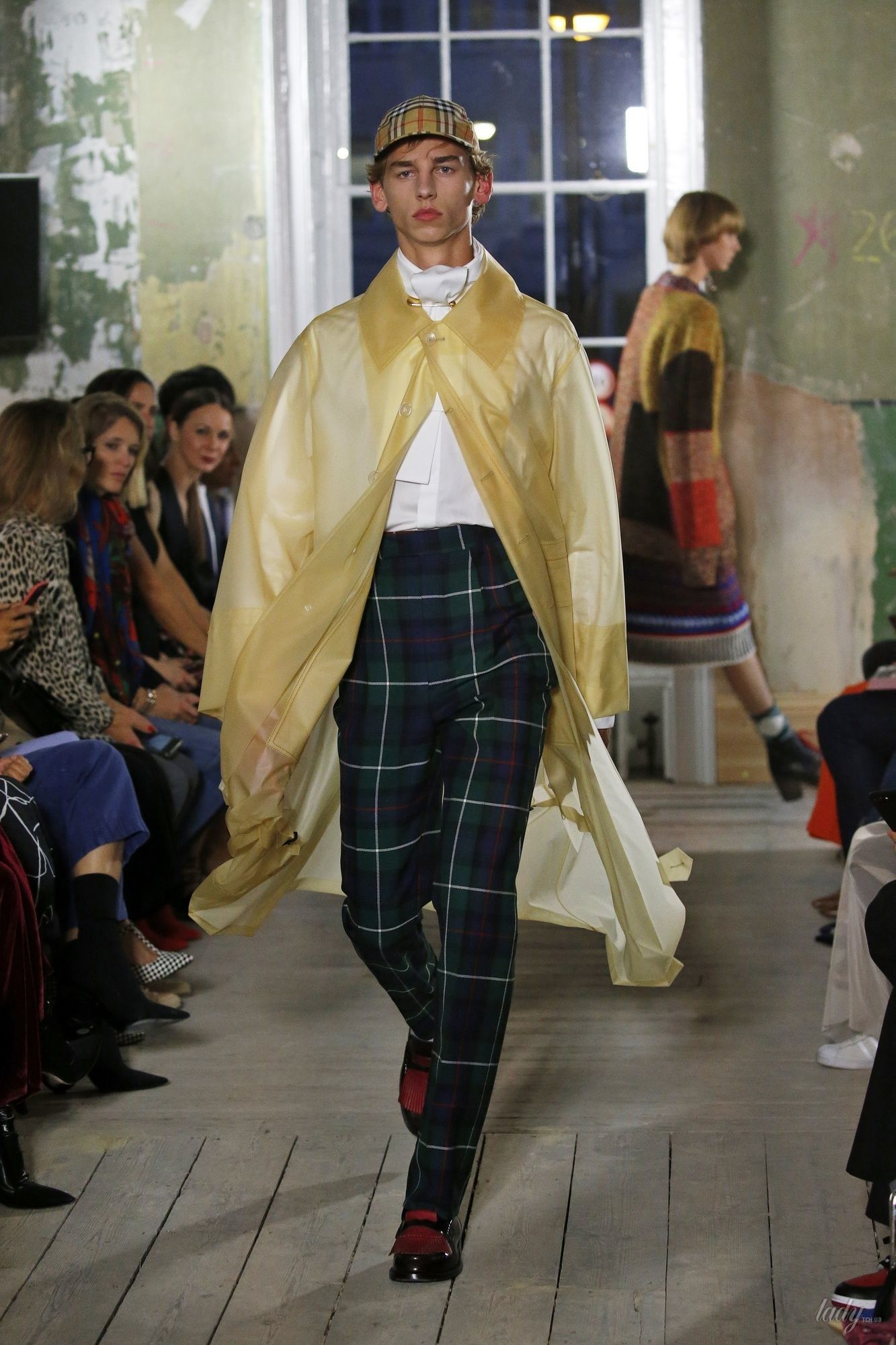 Коллекция Burberry прет-а-порте сезона весна-лето 2018_50