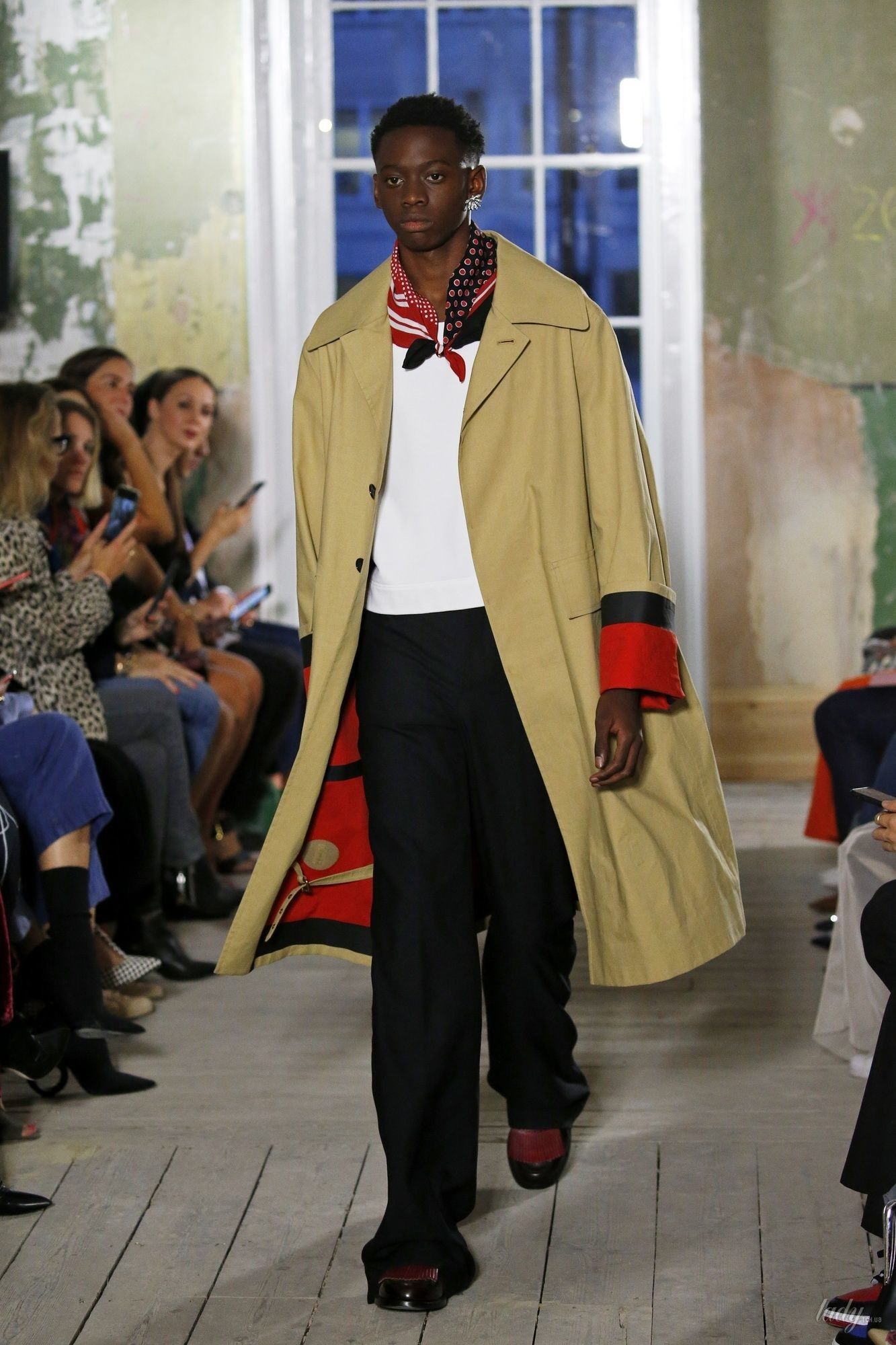 Коллекция Burberry прет-а-порте сезона весна-лето 2018_66