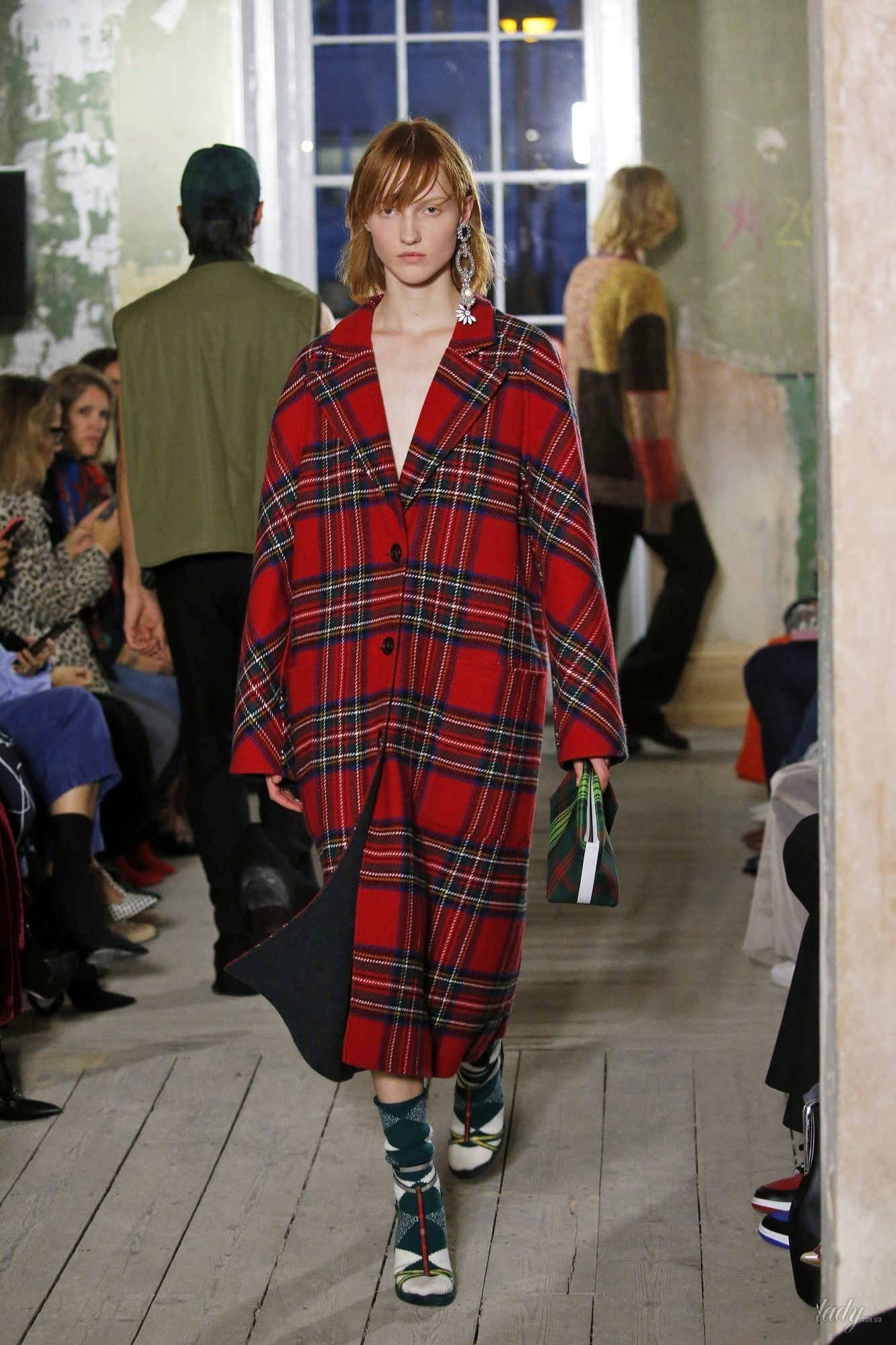 Коллекция Burberry прет-а-порте сезона весна-лето 2018_60