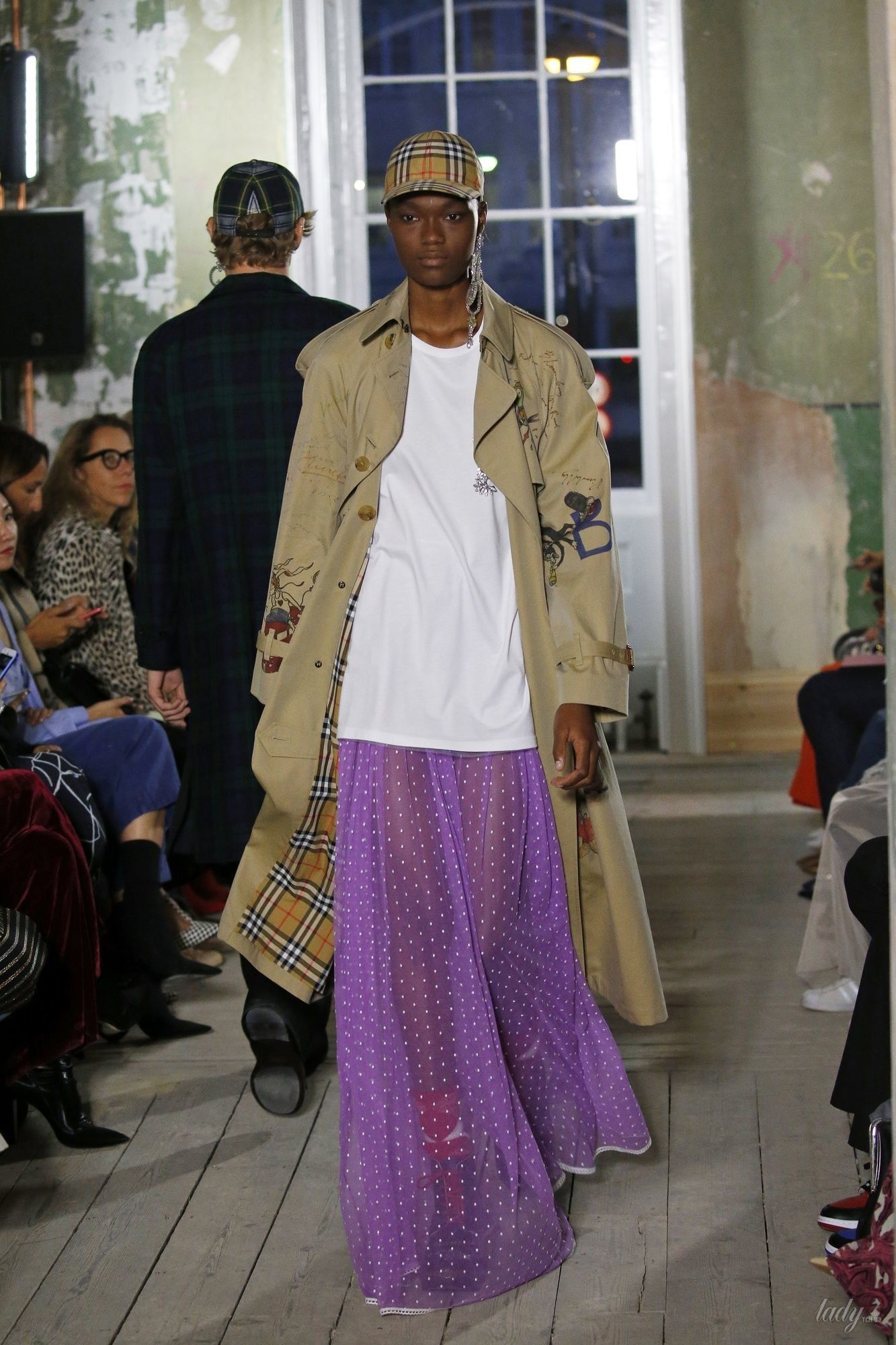 Коллекция Burberry прет-а-порте сезона весна-лето 2018_54
