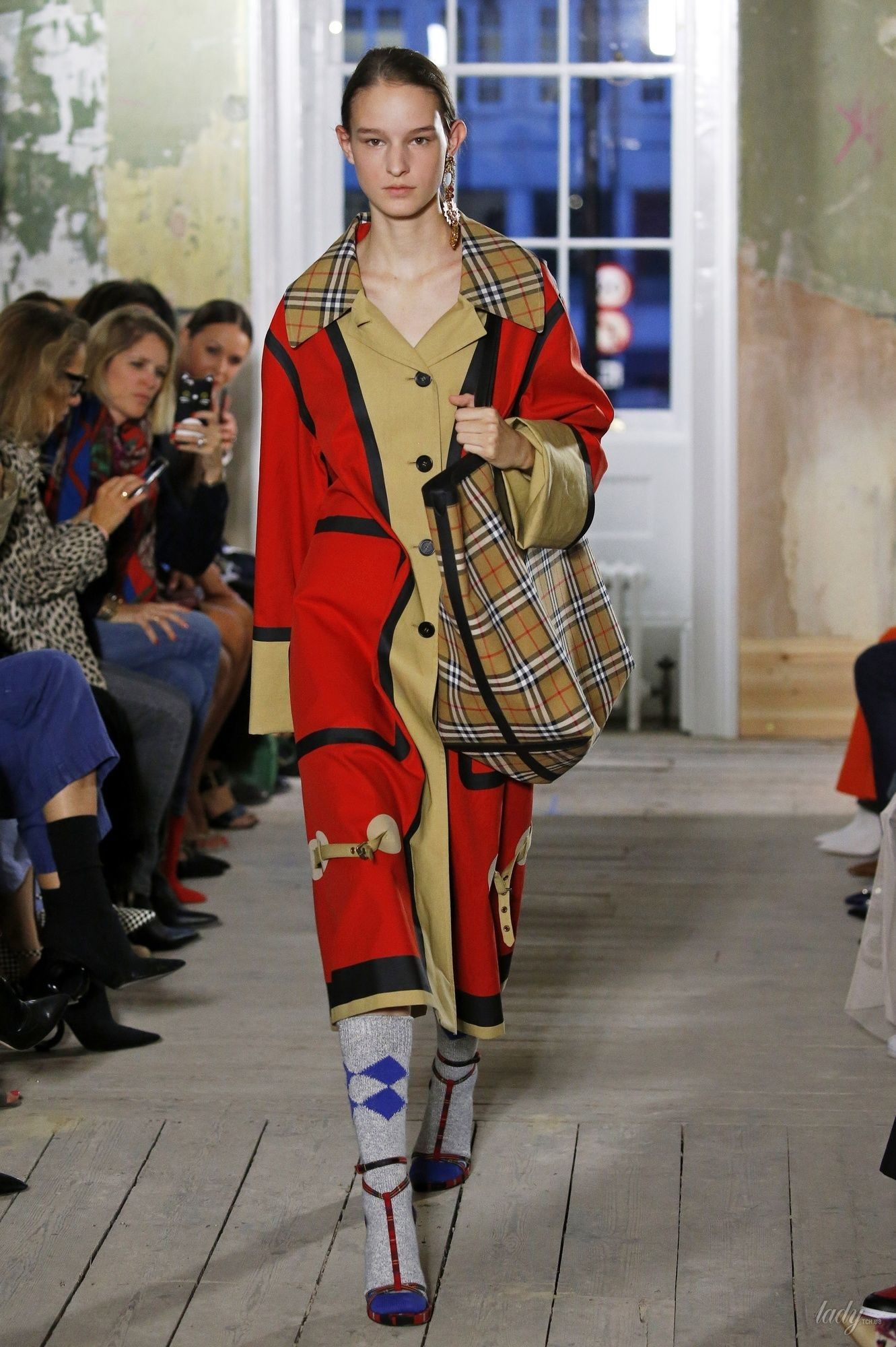 Коллекция Burberry прет-а-порте сезона весна-лето 2018_72