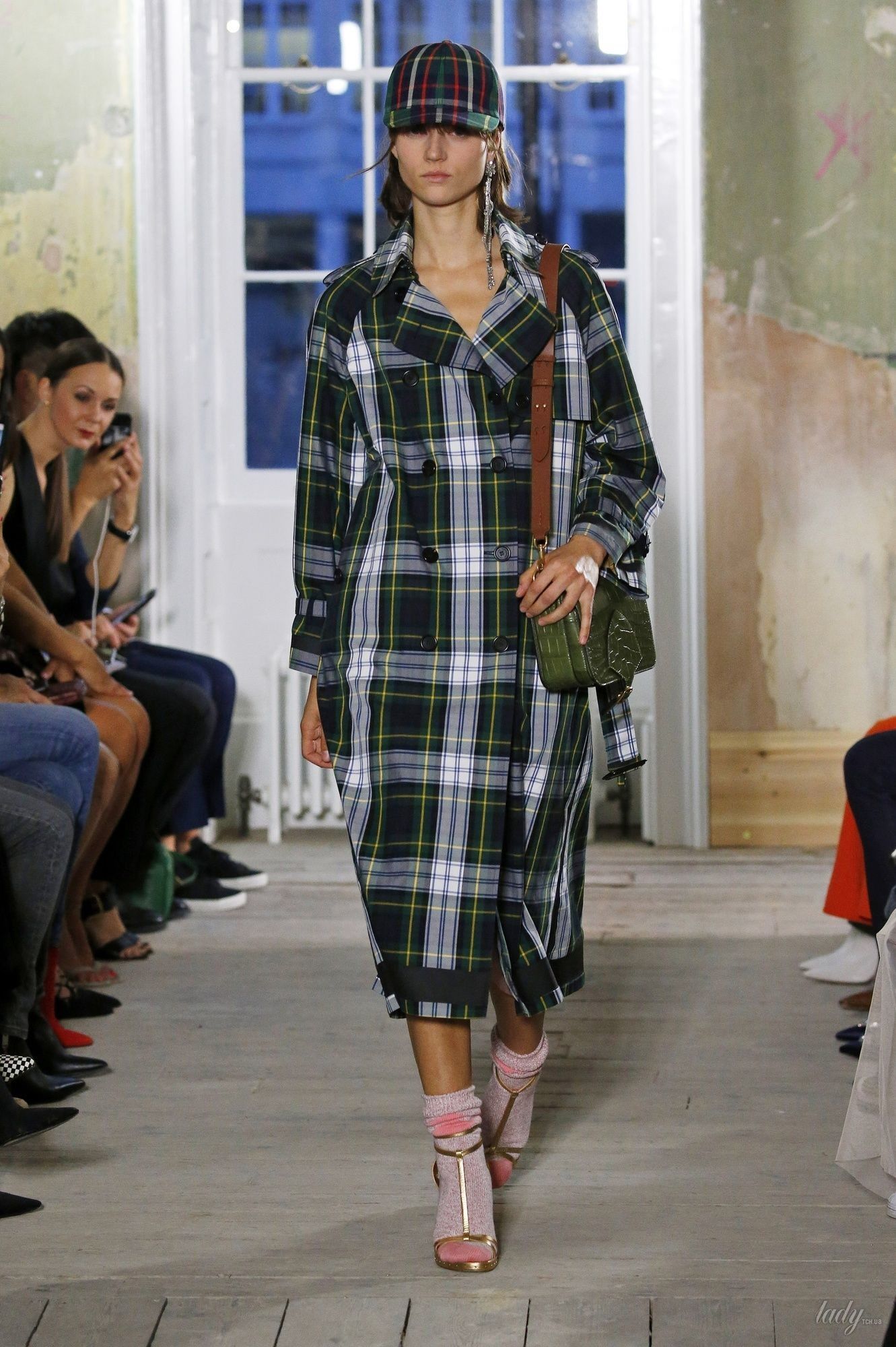 Коллекция Burberry прет-а-порте сезона весна-лето 2018_75