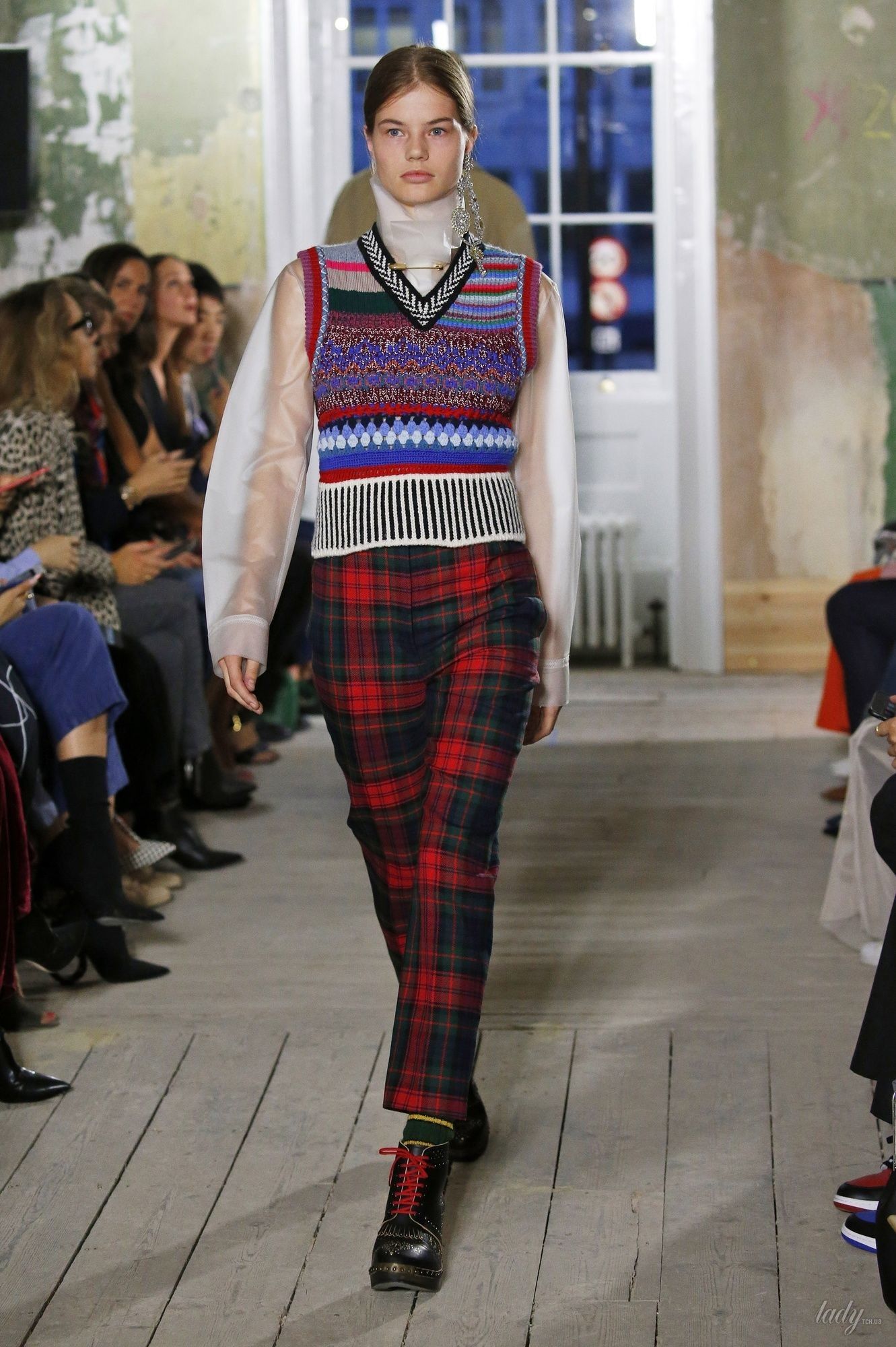 Коллекция Burberry прет-а-порте сезона весна-лето 2018_70