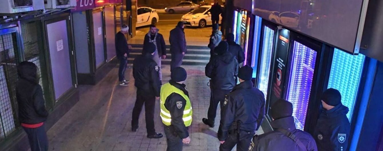 В столице опять произошла стрельба в стриптиз-клубе, ранены трое мужчин