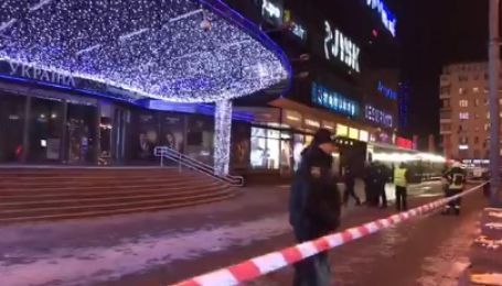 У центрі Києва "замінували" торговий центр
