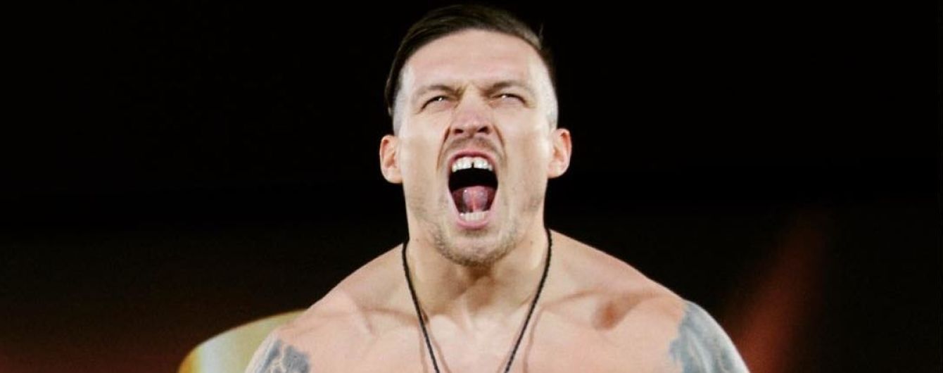 Усик отримав іменний золотий пояс від Федерацій боксу округів Росії