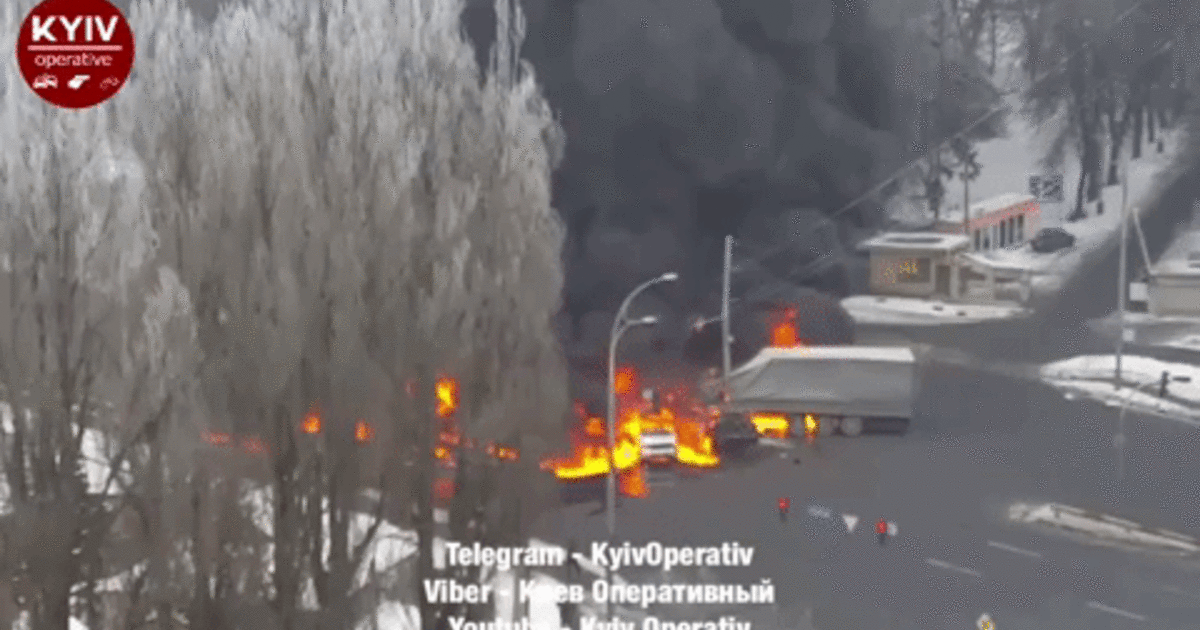 З’явилося відео страшної аварії у Києві, яка спричинила пожежу