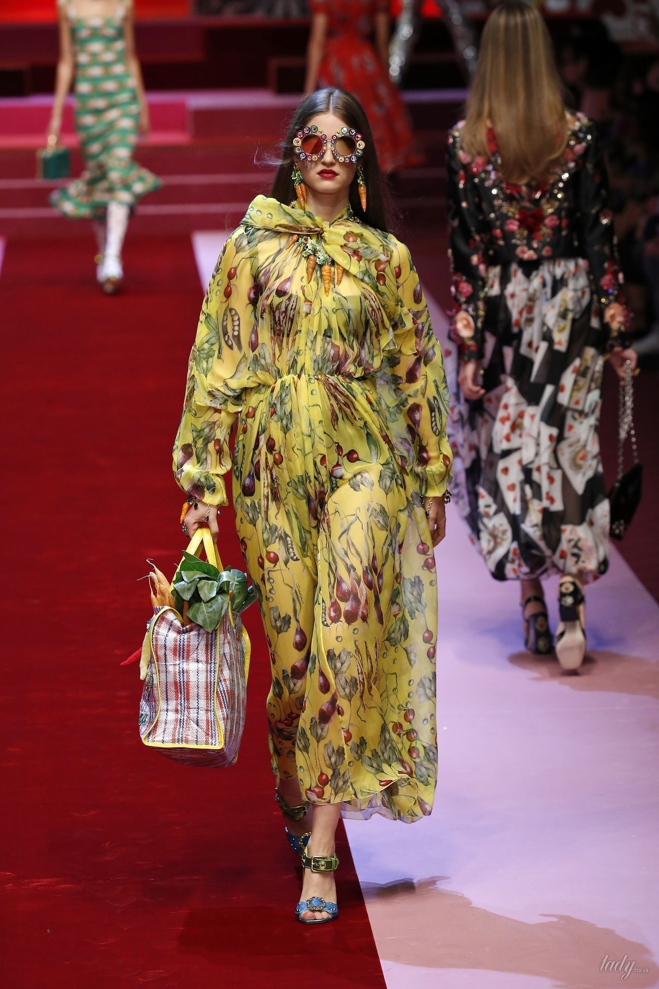 Коллекция Dolce&Gabbana прет-а-порте сезона весна-лето 2018_106