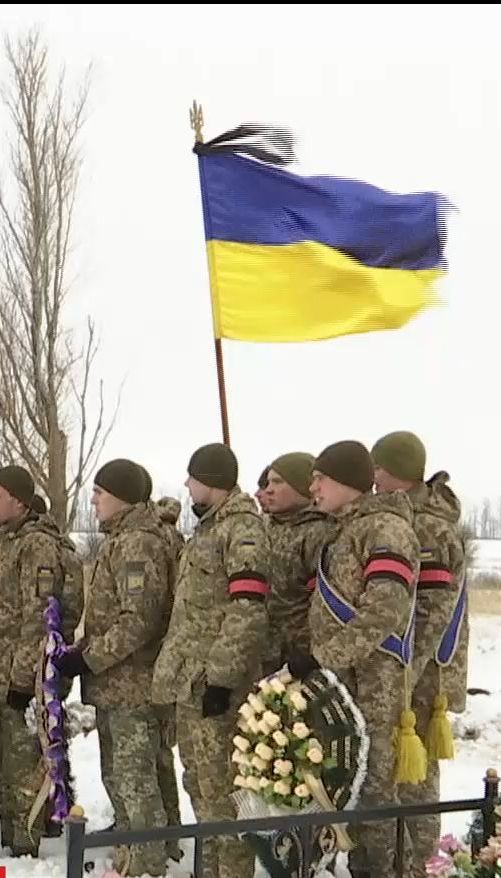 Родители погибшего курсанта в Харькове не верят в его самоубийство