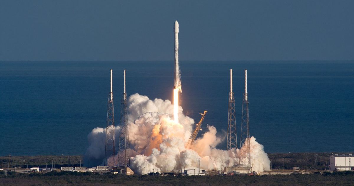 SpaceX запустила ракету с первыми спутниками для раздачи глобального Интернета