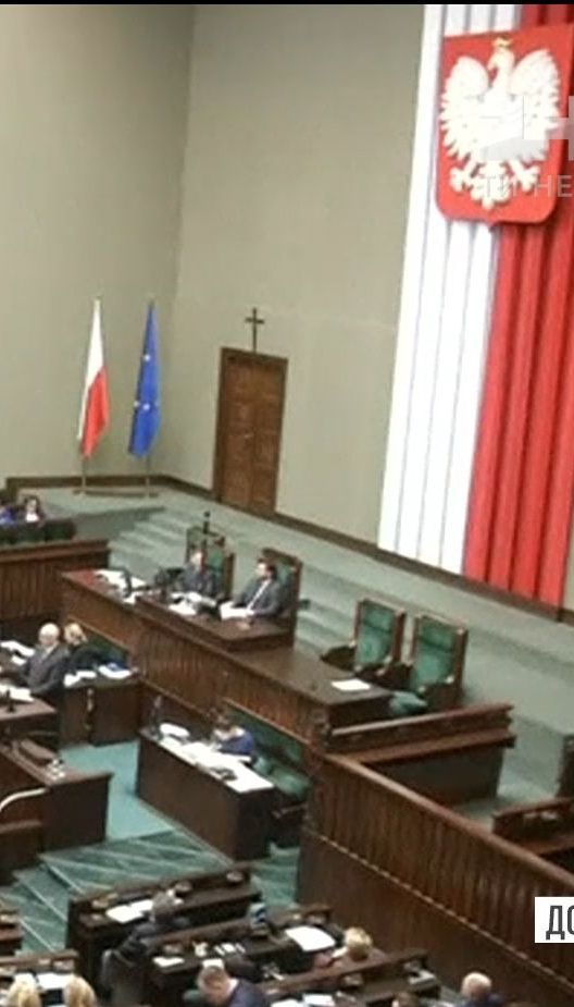 Сенат Польши принял скандальный закон о украинских националистах