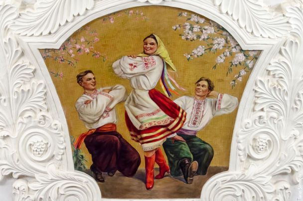 Реставрація фресок на станції метро "Київська" у Москві