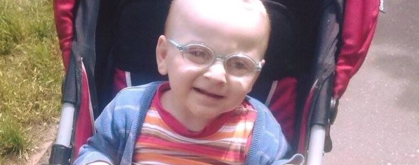 3-річний Матвій з Луганщини сподівається на допомогу добрих людей