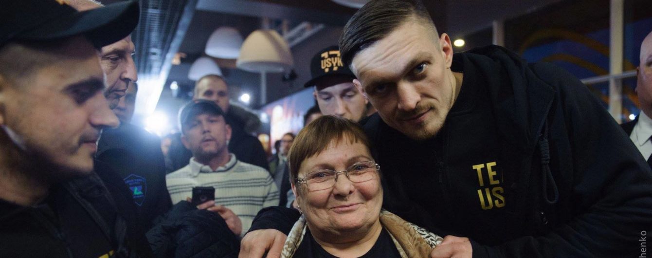 "Синку, ну скільки можна" - мамо Усика зі сльозами на очах емоційно відреагувала на перемогу сина