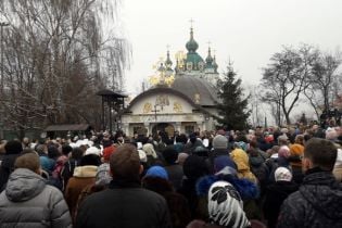Активисты требуют снести часовню УПЦ МП возле Десятинной церкви в Киеве