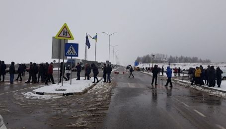 Протестующие заблокировали два пункта пропуска на границе с Польшей