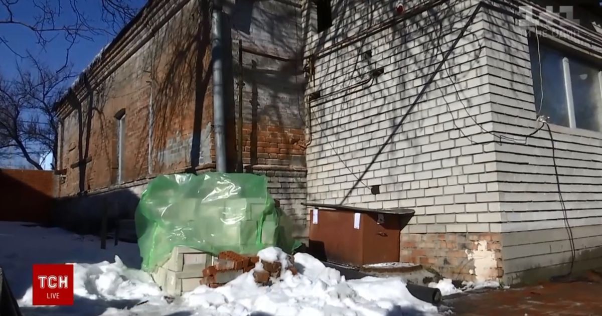 В центре Днепра месяц лежит труп собаки, умершей от смертельно опасной для человека инфекции