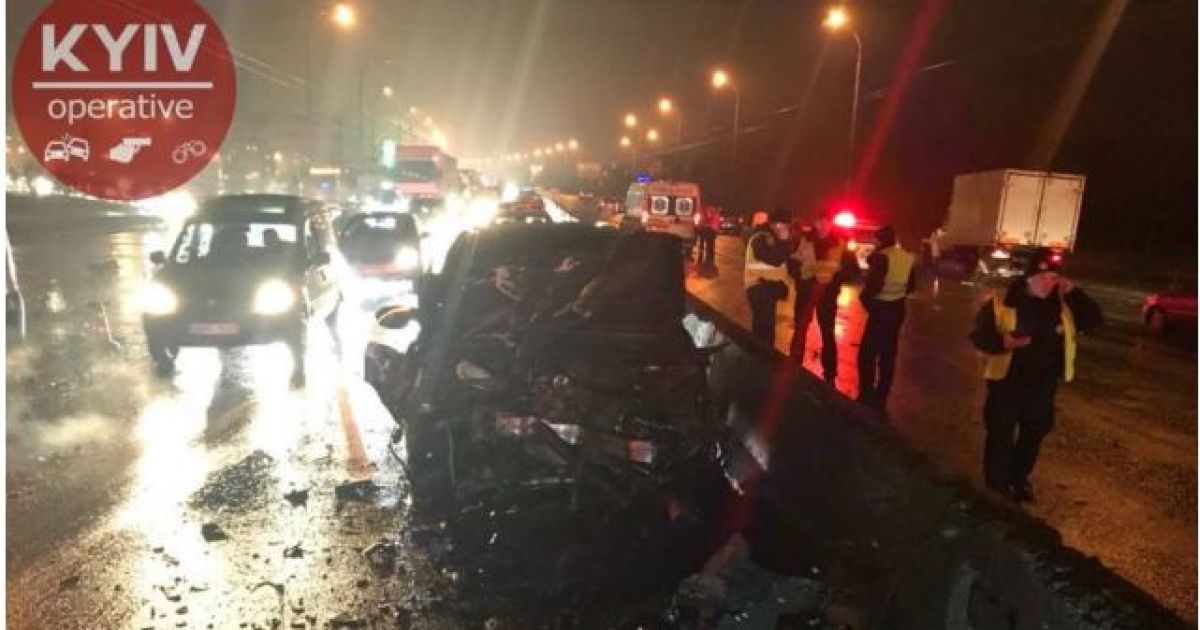 В полиции рассказали подробности масштабного ДТП в Киеве, в котором погибло двое людей