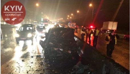 В полиции рассказали подробности масштабного ДТП в Киеве, в котором погибло двое людей