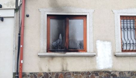 Провокация в Ужгороде: неизвестные с помощью коктейля Молотова хотели поджечь дом Закарпатского союза венгров
