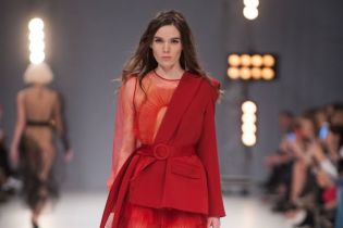 UFW: асимметричные силуэты и плиссированные воланы в коллекции Nadya Dzyak