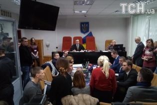 На суді Зайцеву та Дронова посадили разом на місце для обвинувачуваних