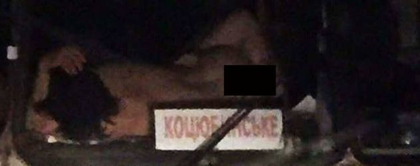 Горячая поездка: на Киевщине сфотографировали любовников, которые занимались сексом в маршрутке