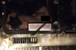 Горячая поездка: на Киевщине сфотографировали любовников, которые занимались сексом в маршрутке