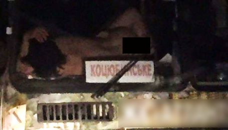 Горячая поездка: на Киевщине сфотографировали любовников, которые занимались сексом в маршрутке
