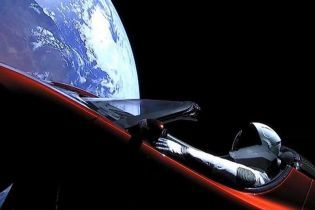 Tesla Roadster "перетнув орбіту Марса"