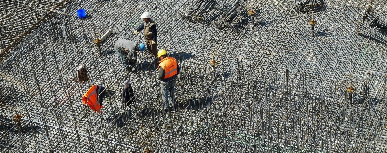 У Кіровоградській області на будівельників впала бетонна конструкція, двоє загиблих