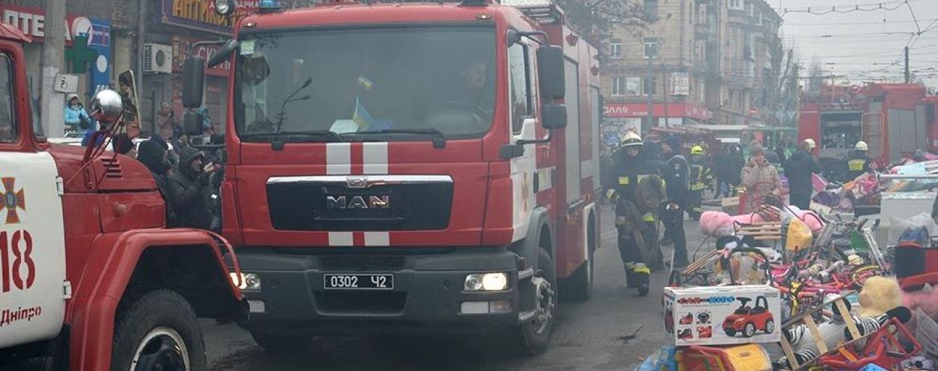 У центрі Дніпра вщент згоріли кіоски