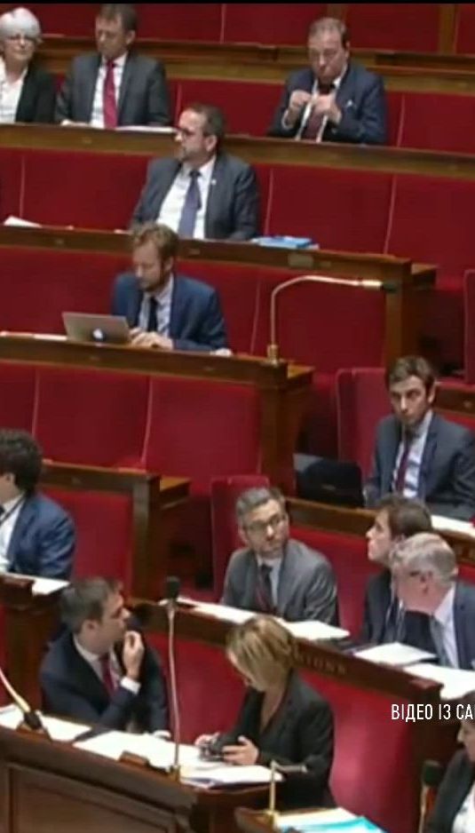 Французских депутатов будут штрафовать за пропущенные заседания