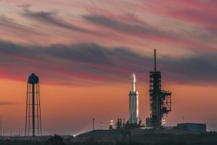 Первую ступень ракеты Falcon 9 пришлось посадить на воду после запуска Dragon к МКС