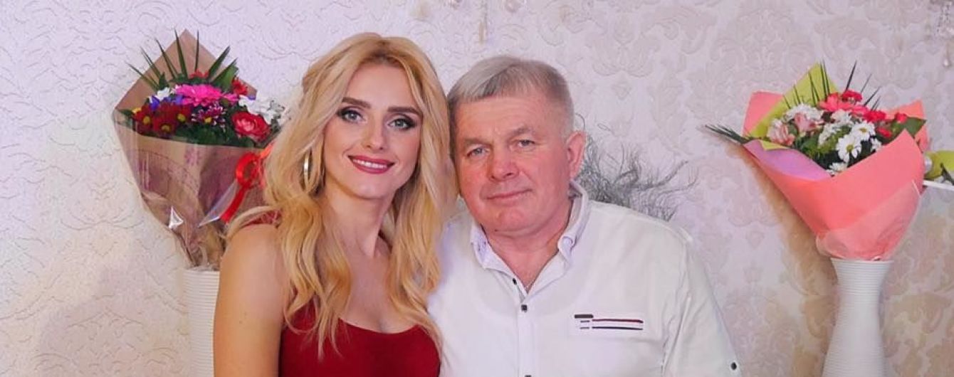 Ирина Федишин на юбилей отца подарила ему роскошный автомобиль