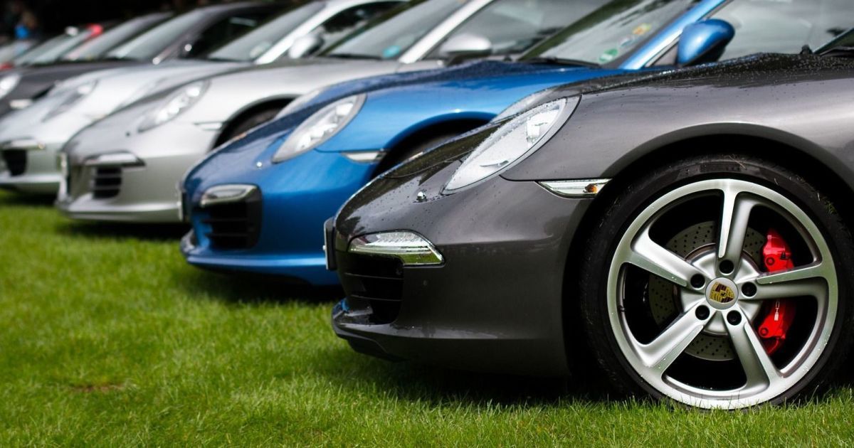 Несмотря на собственный запрет Кабмин закупил 19 новых авто, а содержание всех автобаз обойдется в 326 млн грн - СМИ