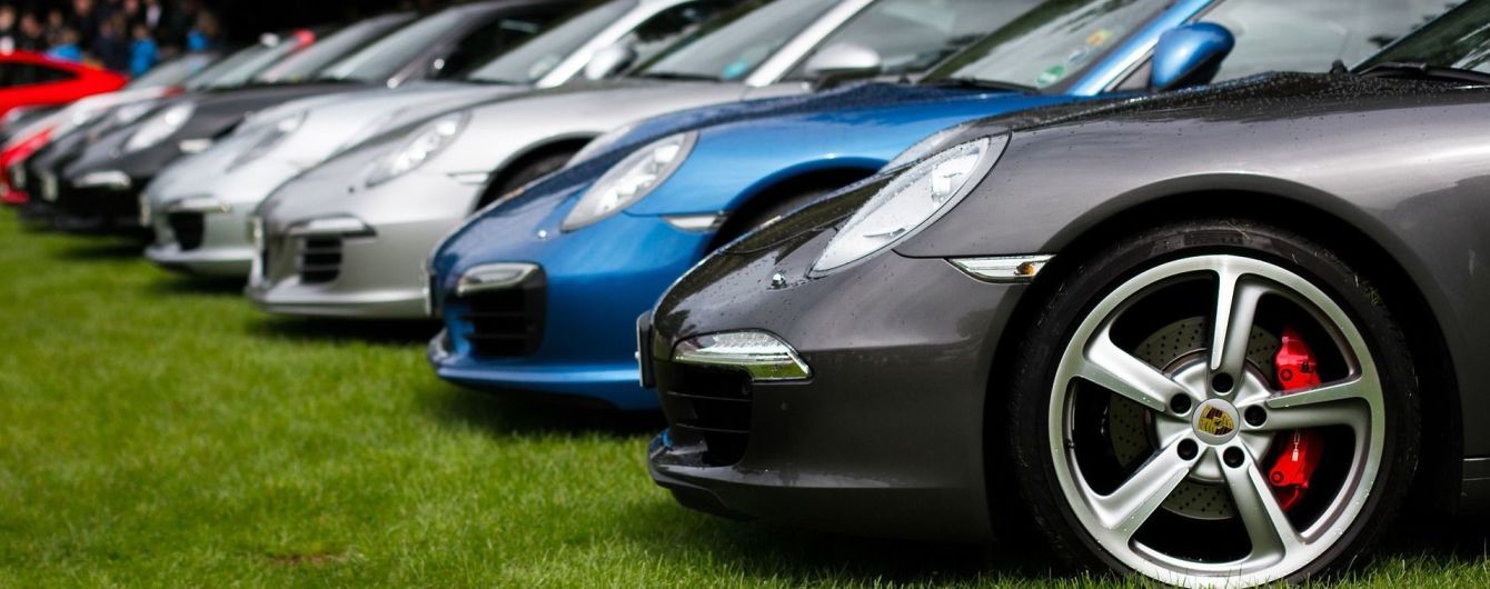 Несмотря на собственный запрет Кабмин закупил 19 новых авто, а содержание всех автобаз обойдется в 326 млн грн - СМИ