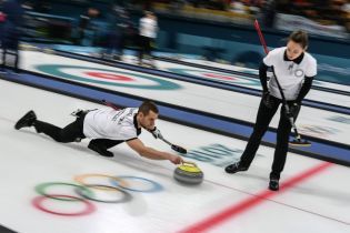Російські керлінгісти зазнали розгромної поразки на старті Олімпіади-2018 і пройшли допінг-контроль
