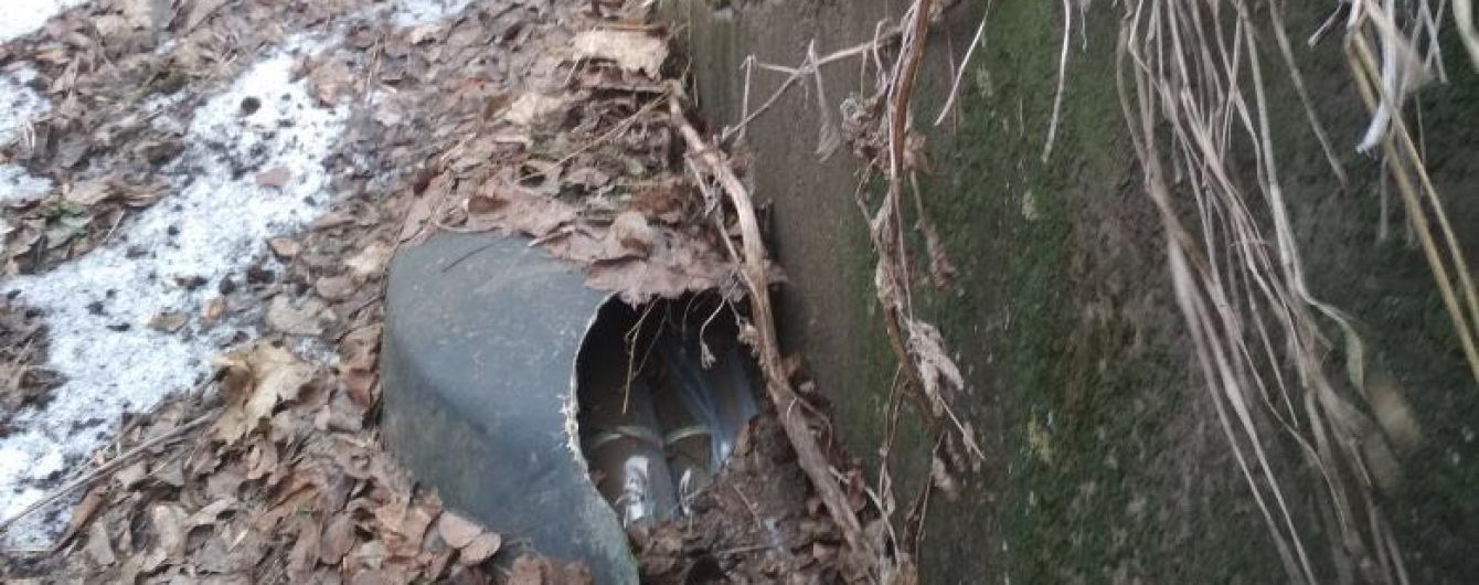 На Донеччині попередили кривавий теракт, викривши біля траси схованку з російськими фугасами