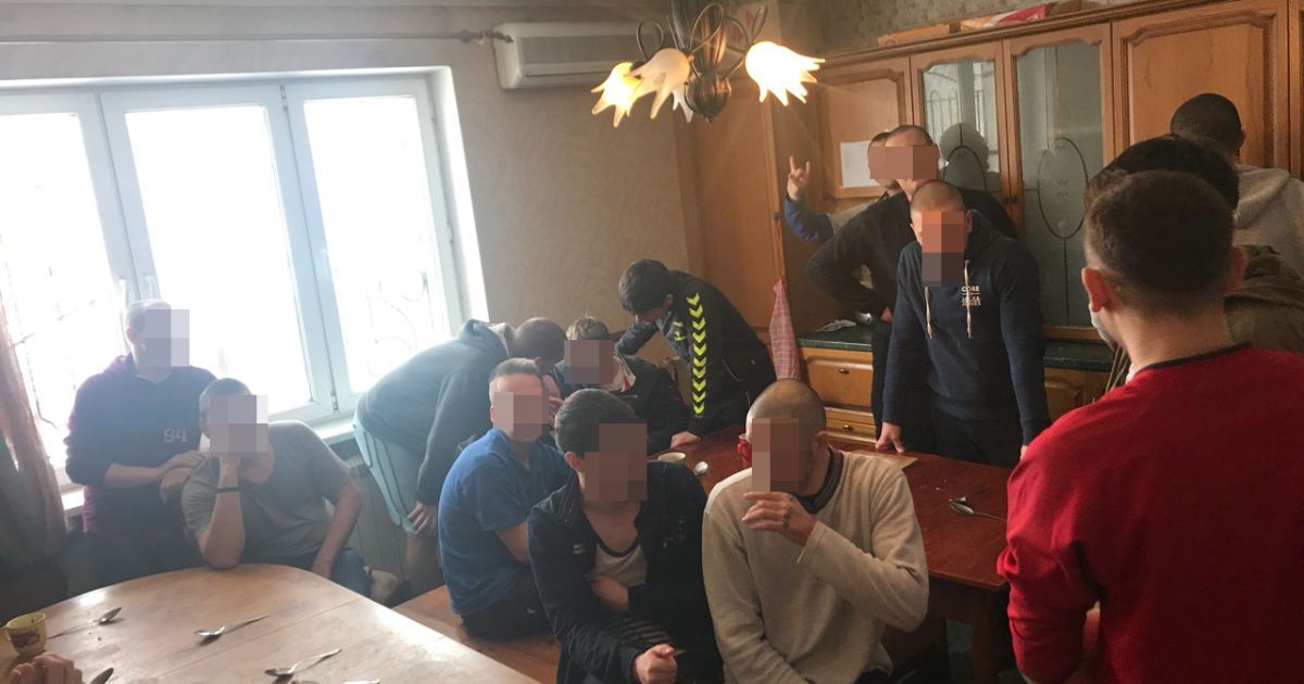 В Одессе принудительно лечили 80 людей обращением в веру, трудом, избиениями и голодом