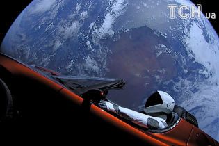 Астрономи за допомогою потужного телескопа сфотографували Tesla у відкритому космосі